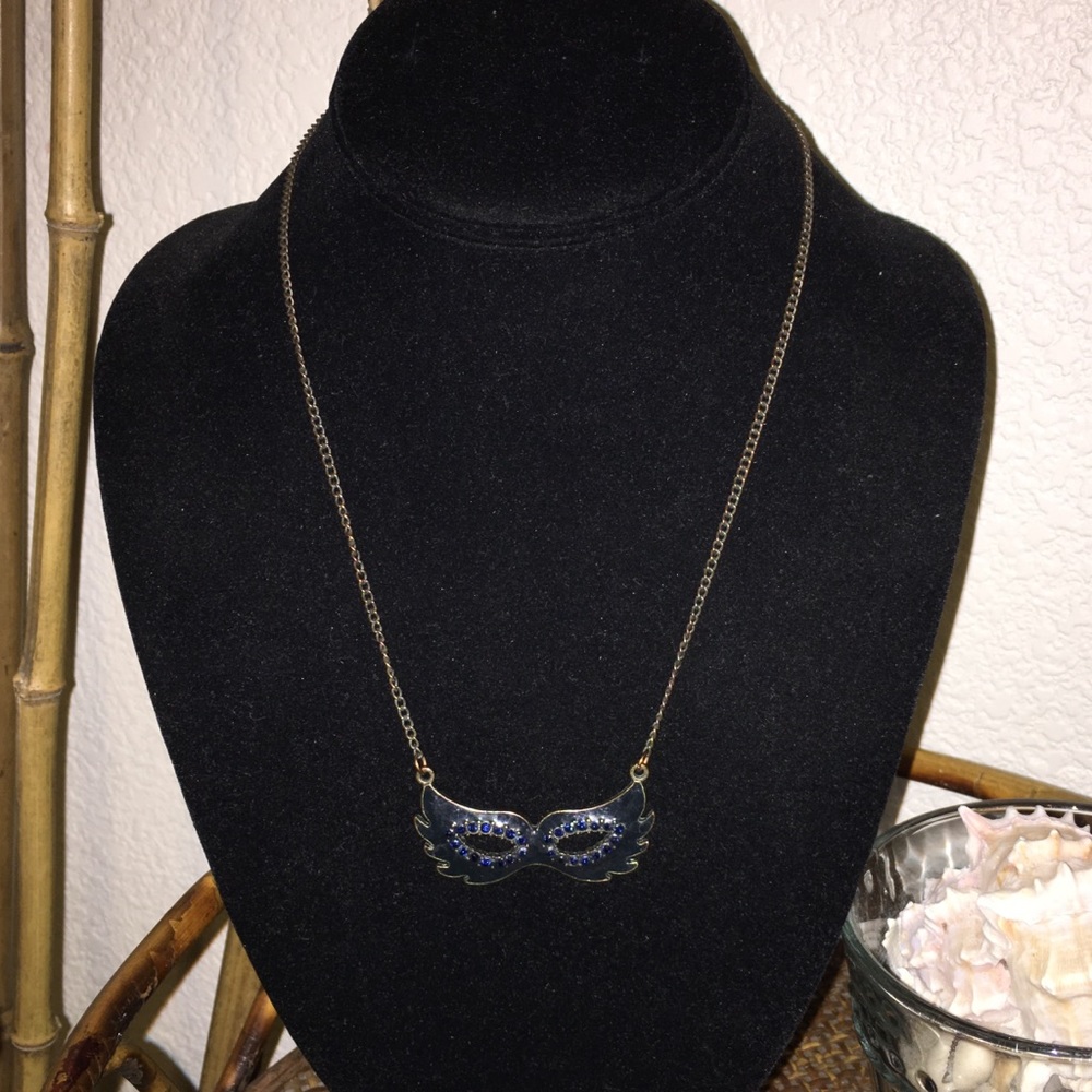 🎀5/$25🎀 SFERA Masquerade Pendant & Necklace